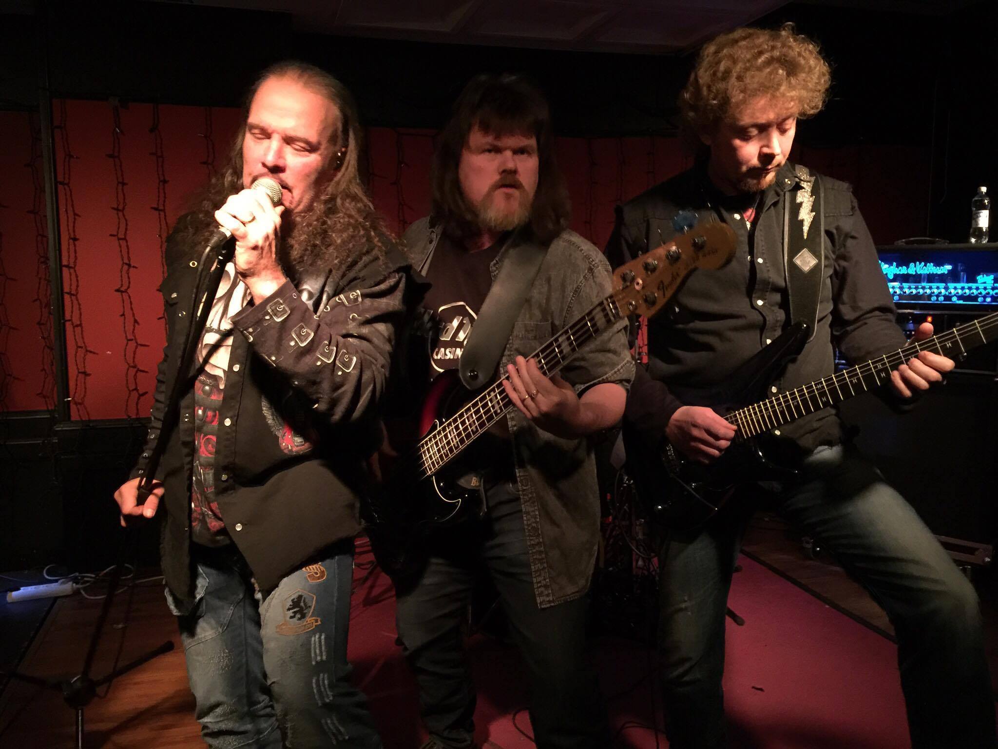 Solid Faces spelar hårdrock på Restaurang Seagram